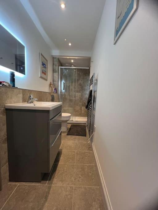 Self-Contained Ensuite Double Or Twin Bedroom In Pentir Bangor  Eksteriør bilde